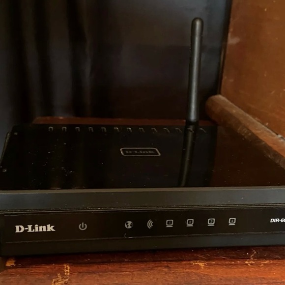 D-Link Wireless Router DIR-601. Includes power adapter. Pre-owned - Picture 1 of 3